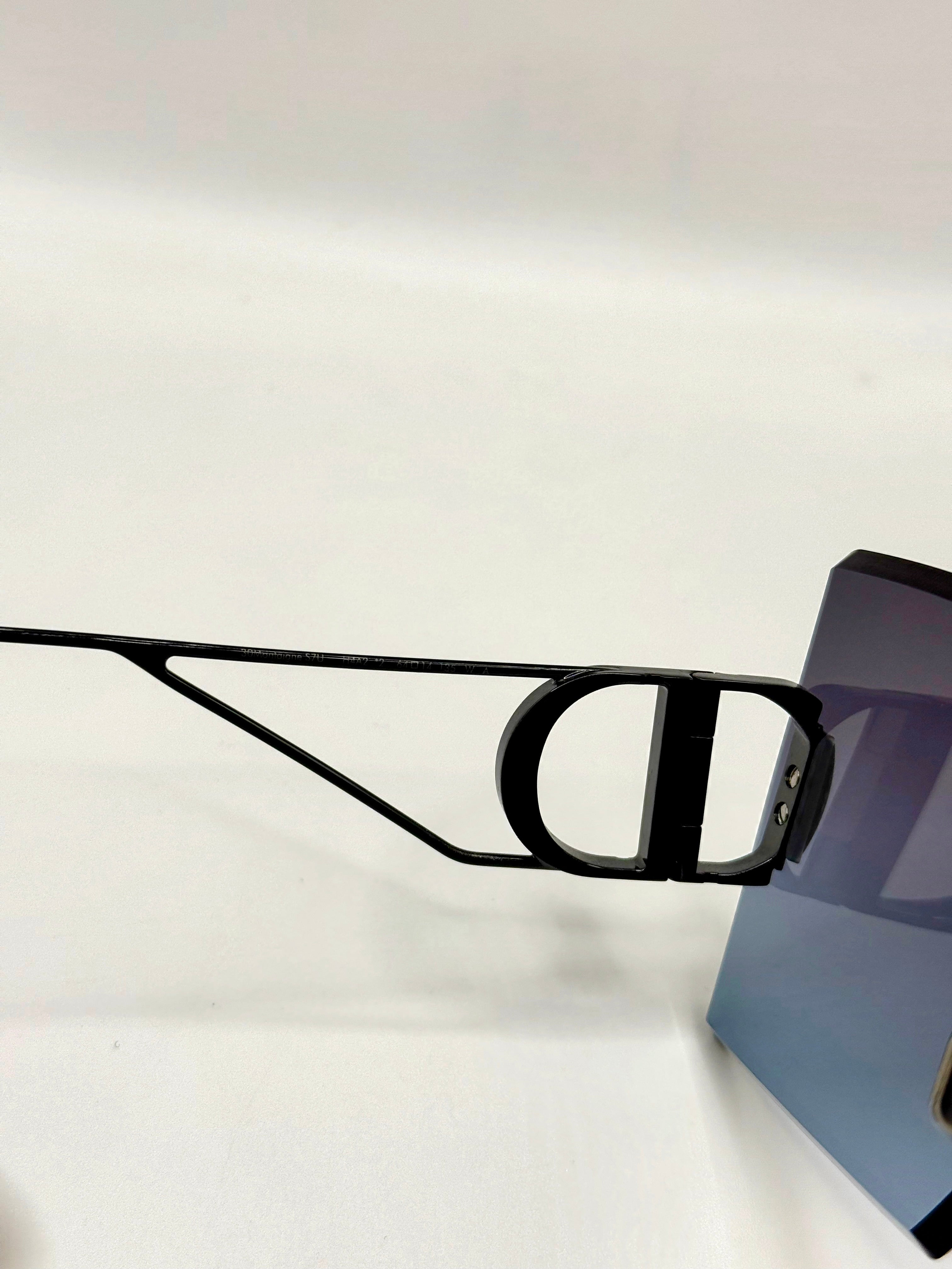 30Montaigne Black/Black