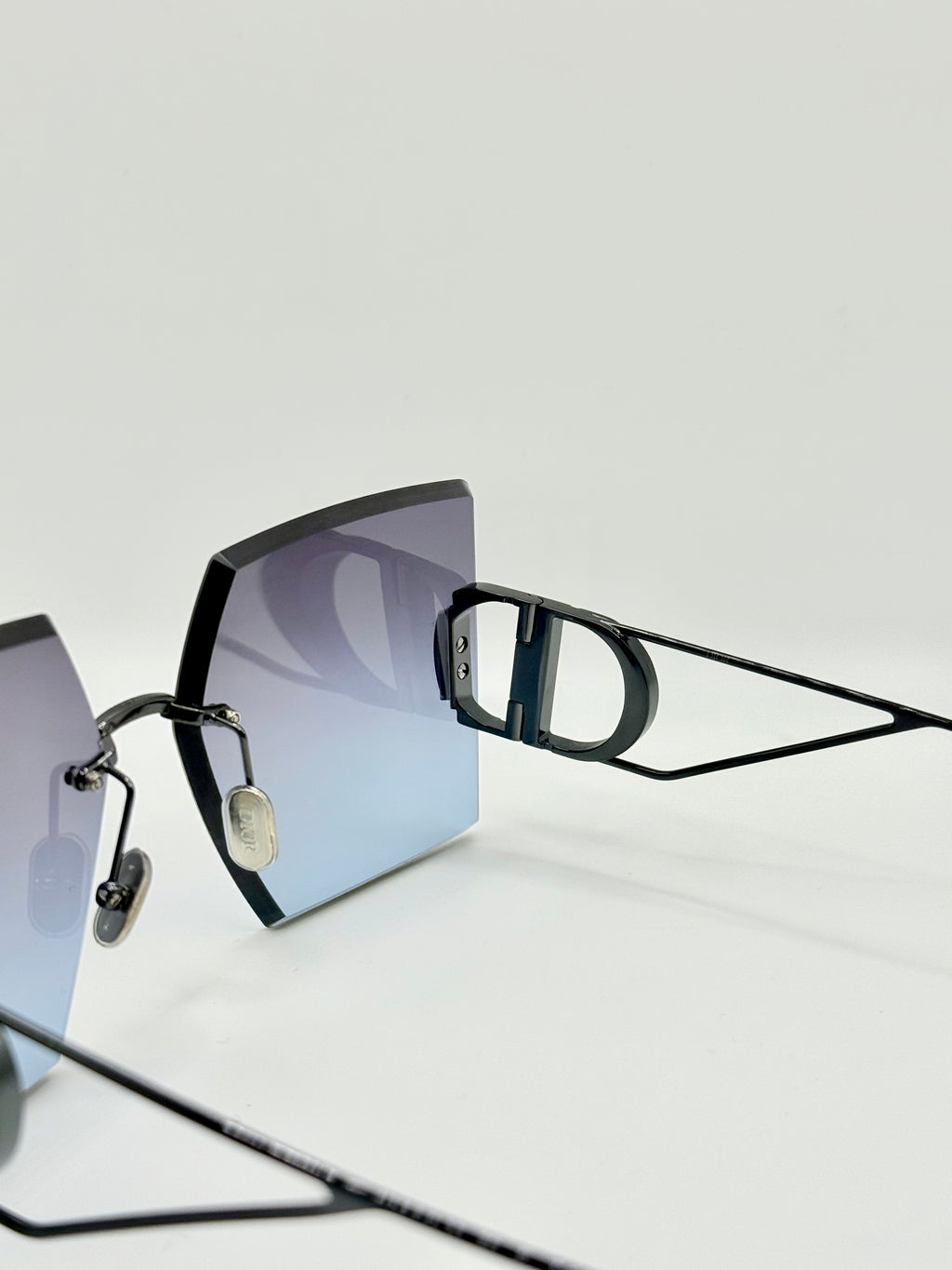 30Montaigne Black/Black