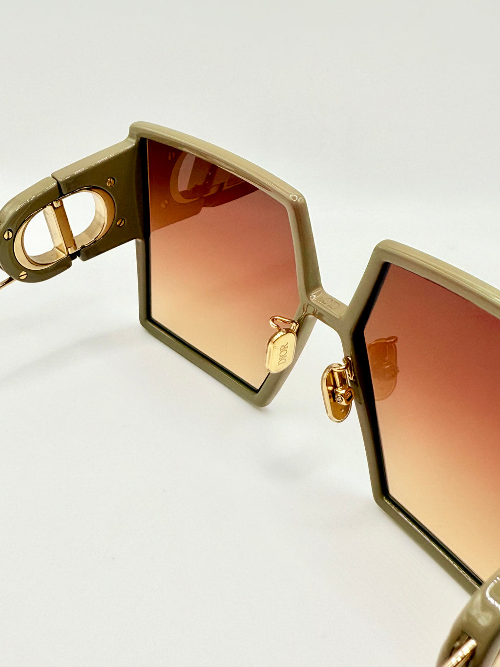 30Montaigne Gold/Green