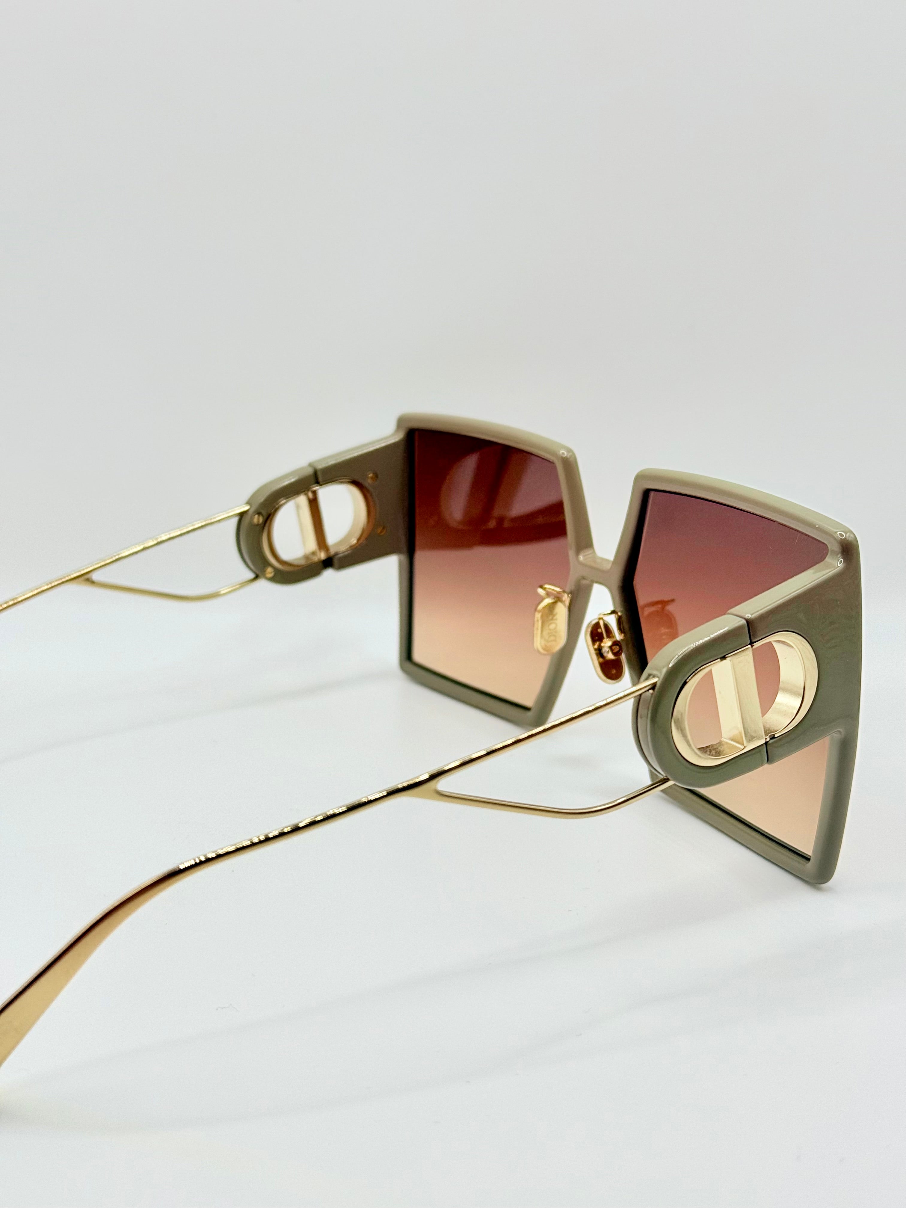 30Montaigne Gold/Green