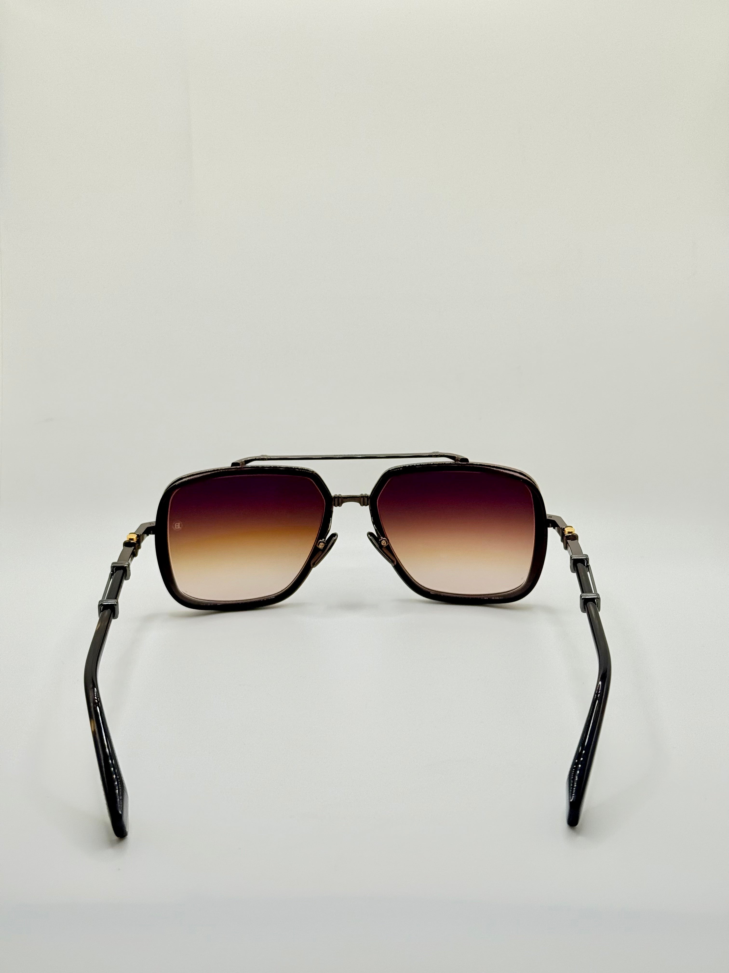 Officier Black
